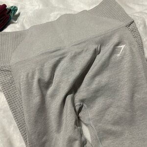 Gymshark scrunched butt with zipper storage cropped legging
